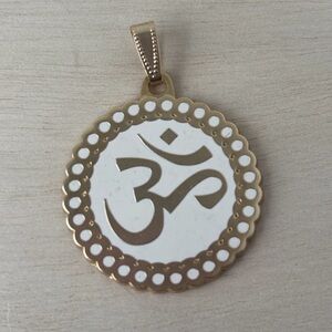 Vintage Om Ohm Pendant 10g Gold Tone Enamel Hindu Spiritual Medallion 40mm